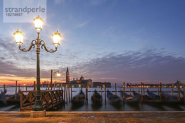 Isola di San Giorgio mit San Giorgio Maggiore bei Sonnenaufgang  Venedig  Italien  Europa