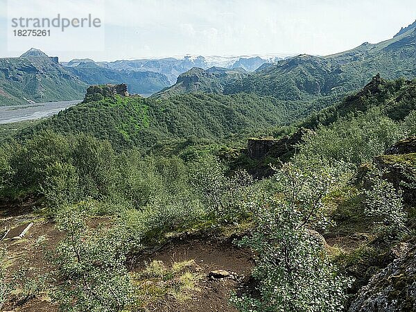 Hügelige vulkanische Landschaft  Gletscherfluss Krossa  Isländisches Hochland  Þórsmörk  Suðurland  Island  Europa