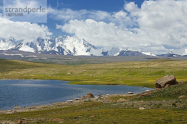 Traumsee und Kizil-Asker-Gletscher  Tian-Shan-Gebirge nahe der chinesischen Grenze  Region Naryn  Kirgisistan