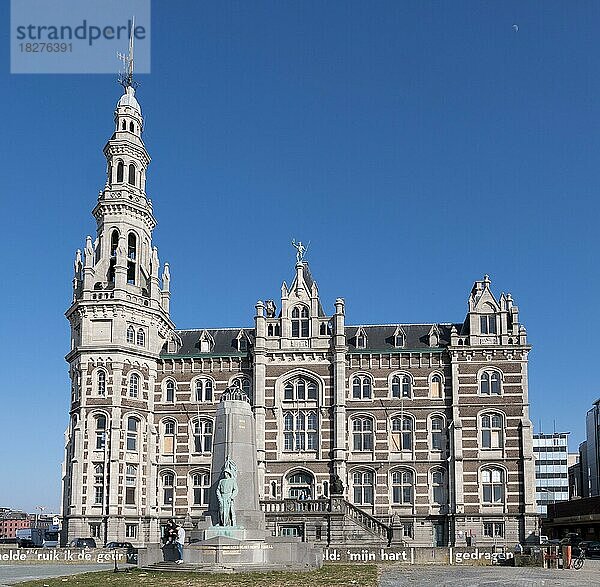 Denkmal für getötete belgische Seeleute vor Regierungsgebäude Loodswezen am Ufer der Schelde  Antwerpen  Vlaanderen  Flandern  Belgien  Europa