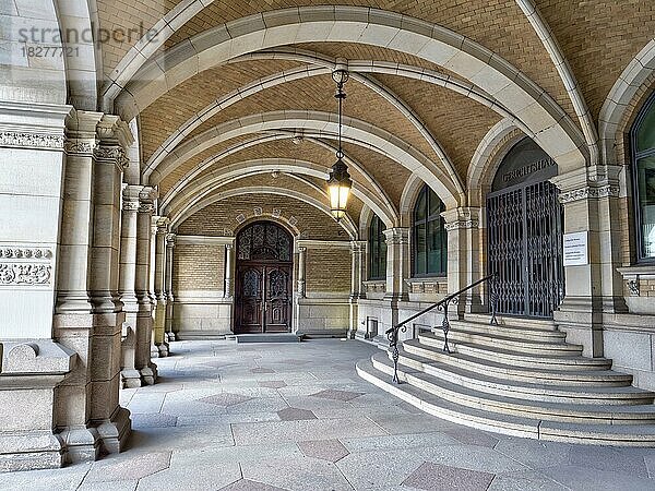 Das ehemalige Börsen- und heutige Landgerichtsgebäude aus der Epoche des Historismus  Freie Hansestadt Bremen  Bremen  Deutschland  Europa