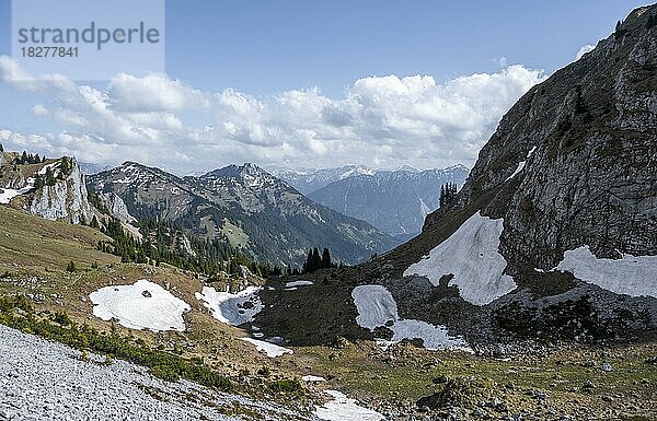 Aufstieg zur Roten Flüh  Tannheimer Bergen  Allgäuer Alpen  Tirol  Österreich  Europa