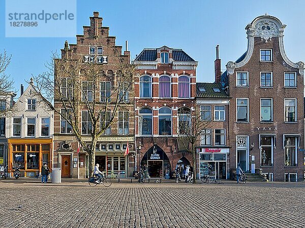 Vismarktplatzes mit Blick auf das Traditionelle Gebäude der Altstadt  Groningen  Provinz Groningen  Holland  Niederlande  Europa