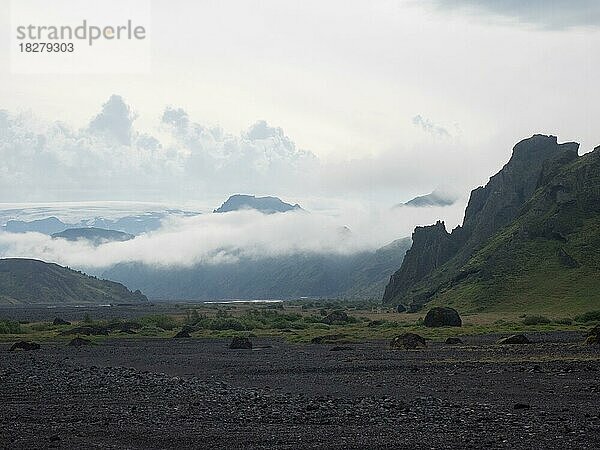 Hügelige vulkanische Landschaft  Isländisches Hochland  Þórsmörk  Suðurland  Island  Europa