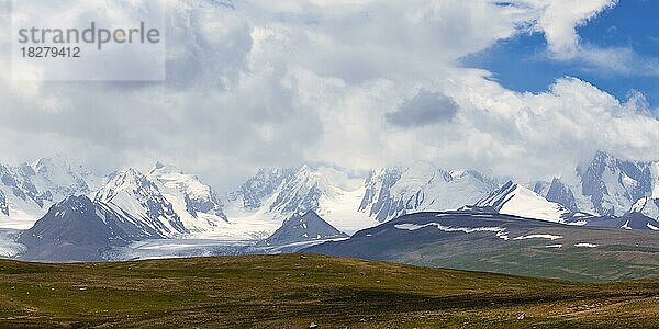 Kizil-Asker-Gletscher  Kakshaal Too im Tian-Shan-Gebirge nahe der chinesischen Grenze  Region Naryn  Kirgisistan