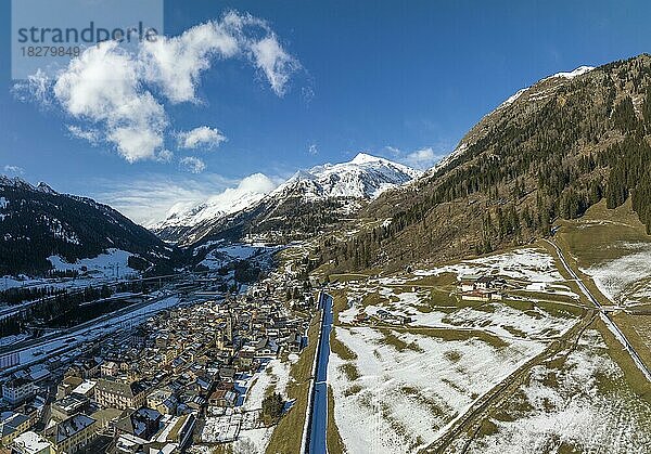 Panorama  Drohnenaufnahme  Dorfansicht und Lawinenverbauung  Airolo  Tessin  Schweiz  Europa