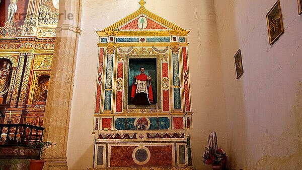 Betancuria  Kirche Santa Maria de Betancuria  Innenraum  Seitenaltar  Villa Historica  Fuerteventura  Kanarische Inseln  Spanien  Europa