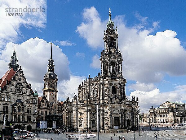 Georgentor  Kathedrale Sanctissimae Trinitatis und Semperoper Dresden  Dresden  Sachsen  Deutschland  Europa