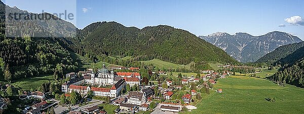 Luftaufnahme  Benediktinerabtei Ettal und Barockkirche  Gemeinde Ettal  Oberbayern  Bayern  Deutschland  Europa