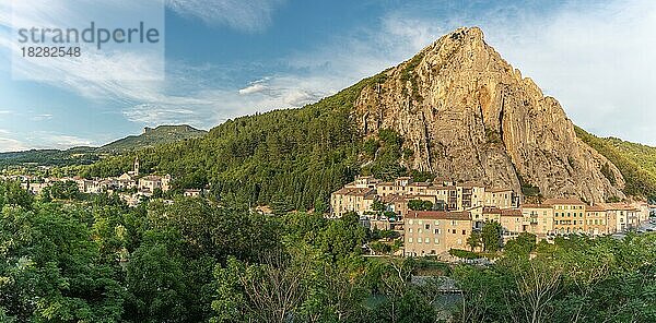 Rock of Baume in Sisteron im Tal der Durance. Panoramablick  Panorama. Provence  Frankreich  Europa