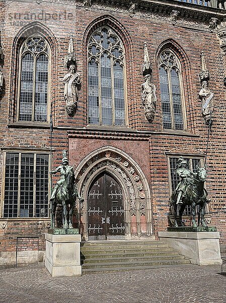 Detail UNESCO-Welterbe Bremer Rathaus und Statuen des Herolds in Ritterrüstung  Freie Hansestadt Bremen  Bremen  Deutschland  Europa