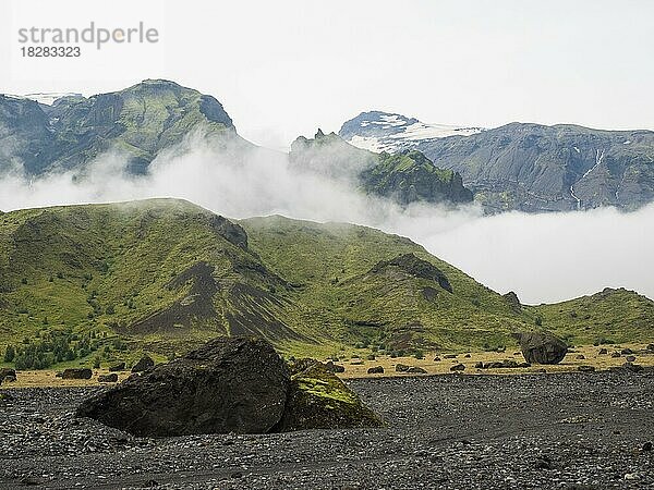 Hügelige vulkanische Landschaft  Isländisches Hochland  Þórsmörk  Suðurland  Island  Europa