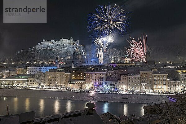 Silvesterfeuerwerk mit Festung Hohen Salzburg  Stadt Salzburg  Salzburg