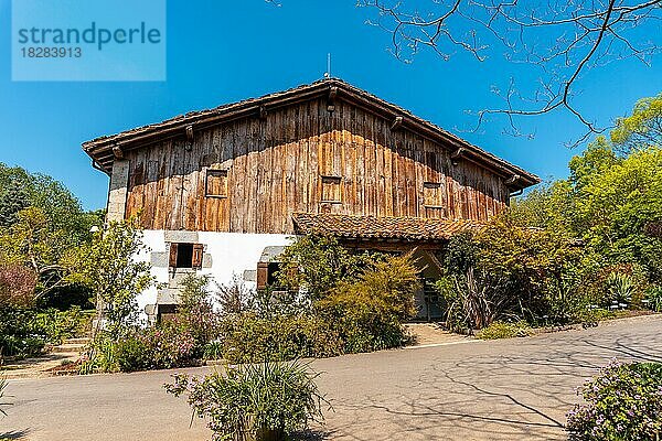 Traditionelles Bauernhaus im Naturpark Iturraran in Pagoeta  Aia  Gipuzkoa  Baskenland  Spanien  Europa