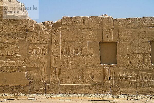 Ägyptisch-Hethitischer Friedensvertrag  Hieroglyphen  Vertragstext  Cachette-Hof  Karnak-Tempel  Karnak  Ägypten  Afrika