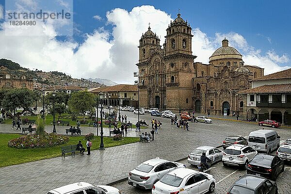 Kirche der Gesellschaft Jesu und Universität von San Ignacio de Loyola  Plaza de Armas  Cusco  Peru  Südamerika
