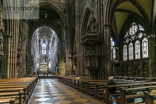 Freiburger Münster  Innenansicht  Freiburg im Breisgau  Schwarzwald  Baden-Württemberg  Deutschland  Europa