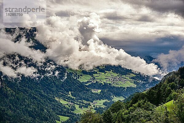 Blick auf den Ort Ragall im großen Walstertal im Bregenzerwald  Vorarlberg  Österreich Europa