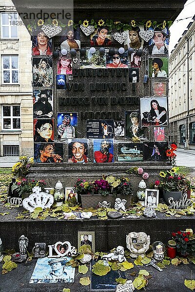 Gedenkstätte von Michael Jackson am Denkmal von Orlando di Lasso  Promenadeplatz  München  Bayern  Deutschland  Europa