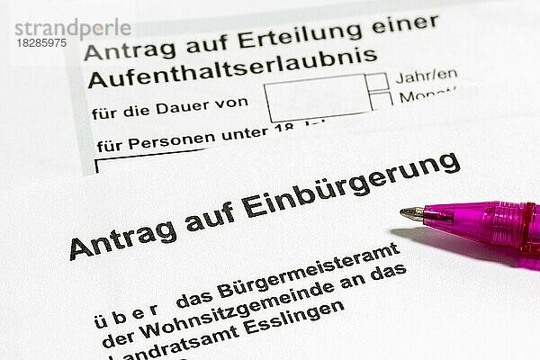 Antrag auf Einbürgerung  Aufenthaltsgenehmigung  Formular  Kugelschreiber