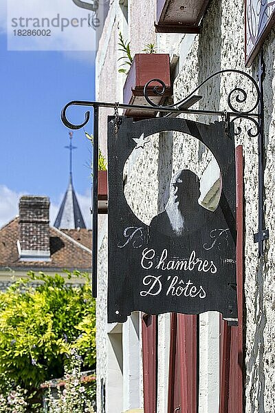 Schild mit der Silhouette des impressionistischen Malers Claude Monet in Le Coin des Artistes  chambre d'hôtes in Giverny  Departement Eure  Normandie  Frankreich  Europa