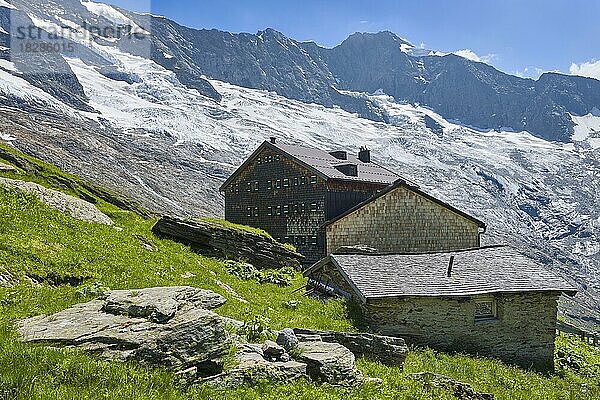 Almhütte vor Gletscher  Warnsdorfer Hütte  Krimmler Kees  Venedigergruppe  Krimml  Pinzgau  Salzburg