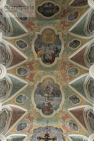 Deckengewölbe der Frauenkirche  ursprünglich spätromanik  1750 barockisiert  Wasserburg am Inn  Bayern  Deutschland  Europa