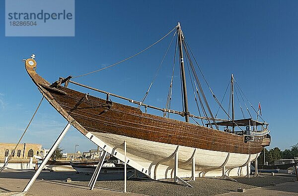 Fatah Al- Khair  traditionelles omanisches Dhau-Schiff  Sur Maritime Museum  Oman  Asien