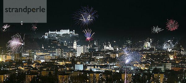 Silvesterfeuerwerk mit Festung Hohen Salzburg  Maria Plain  Salzburg