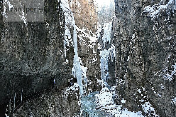 Winter  Eis  Klamm  Geotop  Eiszapfen  Naturdenkmal  Partnachklamm  Garmisch-Partenkirchen  Deutschland  Europa
