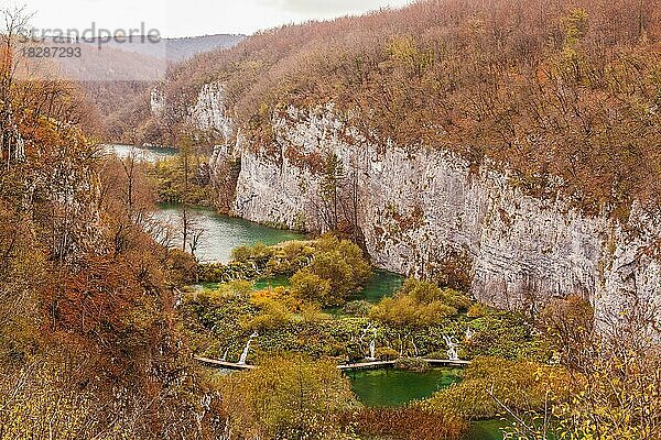 Wasserfälle und Seen im Nationalpark Plitvicer Seen in Kroatien. Zählt zum Unesco Weltnaturerbe