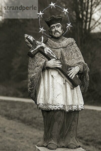 Skulptur des Heiligen Nepomuk  Pretzfeld  Oberfranken  Bayern  Deutschland  Europa