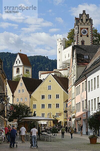 Hohes Schloss über der Altstadt  Füssen  Allgäu  Bayern  Deutschland  Europa