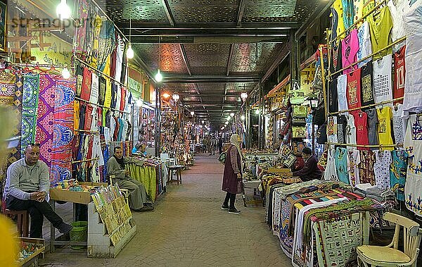 Touristenbasar Ata Bazar  Mabad Al Oksor  Luxor  Ägypten  Afrika