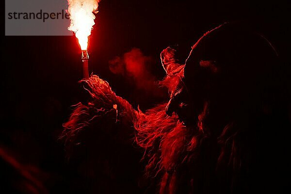 Klausenmaske bei Dunkelheit  Erkheimer Klausen  Unterallgäu  Bayern  Deutschland  Europa