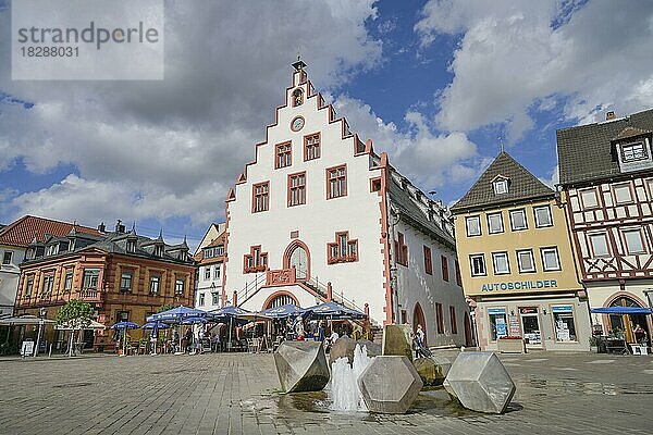 Historisches Rathaus  Marktplatz  Karlstadt  Bayern  Deutschland  Europa