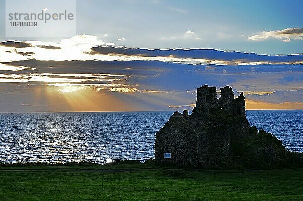 Dunure Castle  South Ayreshire  am Firth of Clyde  Schottland  Vereinigtes Königreich  Großbritannien  Europa