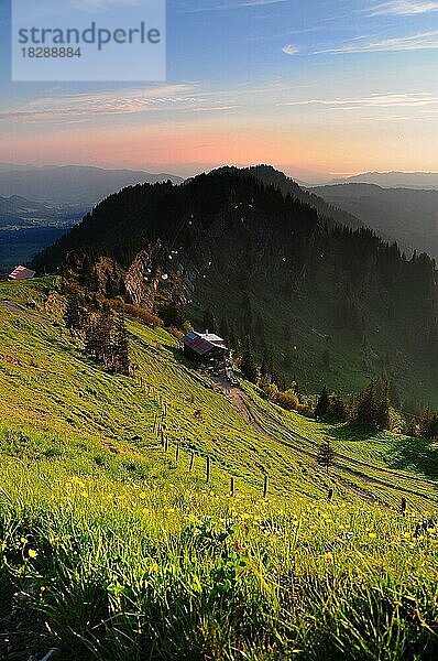 Blick vom Hochgrat bei Oberstaufen  Staufner Haus am Hochgrat  Oberallgäu  Deutschland  Europa