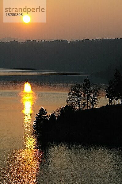 Sonnenuntergang am Lech  Schongau  Bayern  Deutschland  Europa