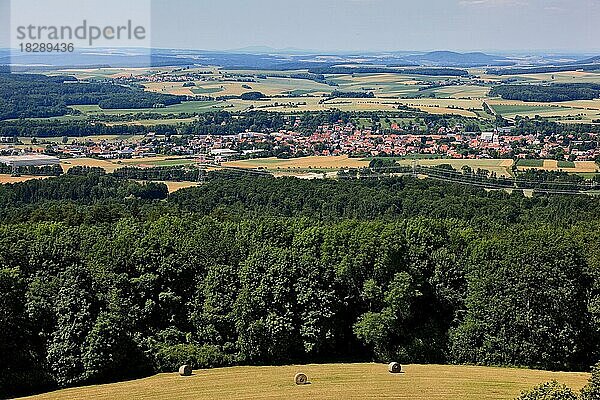 Blick von der Giechburg  Burg Giech  Ruine einer Höhenburg auf dem Gebiet der Stadt Scheßlitz  Landkreis Bamberg  Oberfranken  Bayern  Deutschland  Europa