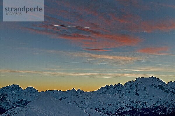 Sonnenuntergang in den Dolomiten  Trentin  Italien  Europa