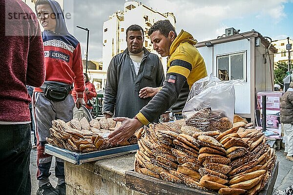 Verkauf von Sesambrot  Khan el-Khalili Basar  Altstadt  Kairo  Ägypten  Afrika