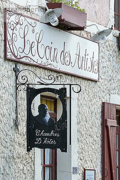 Schild mit der Silhouette des impressionistischen Malers Claude Monet in Le Coin des Artistes  chambre d'hôtes in Giverny  Departement Eure  Normandie  Frankreich  Europa