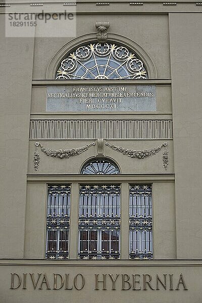 Fassadendetail  Theater  Prag  Tschechien  Europa