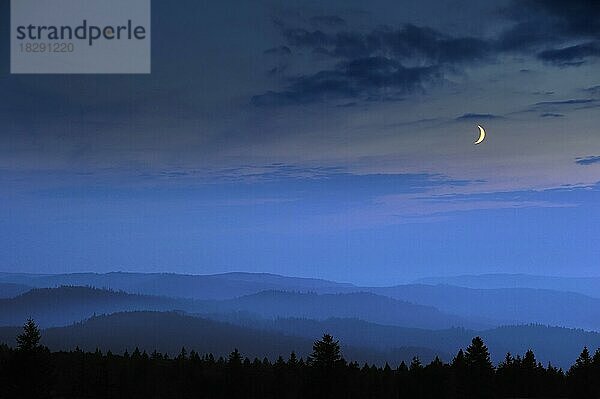 Blick auf die Vogesen bei Nacht  Elsass  Frankreich  Europa