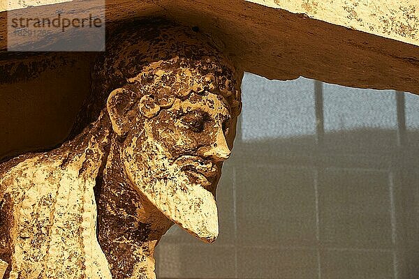 Stein-Podest  Weingott Dionysos  Detail  Kopf des Dionysos im Profil  Archäologisches Museum  Korfu-Stadt  Insel Korfu  Ionische Inseln  Griechenland  Europa