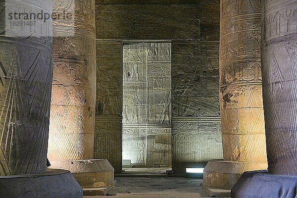 Großer Säulensaal  Horus-Tempel  Edfu  Ägypten  Afrika