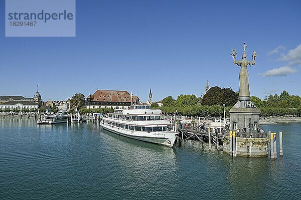 Ausflugsdampfer  Hafen  Konstanz  Baden-Württemberg  Deutschland  Europa