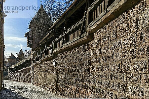 Historische Neutormauer  Stadtmauer der Altstadt  15. Jhd.  Nürnberg  Mittelfranken  Bayern  Deutschland  Europa