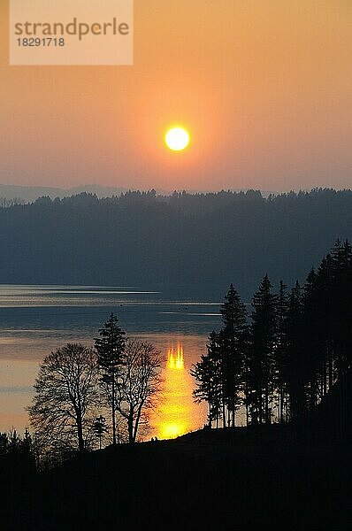 Sonnenuntergang am Lech  Schongau  Bayern  Deutschland  Europa